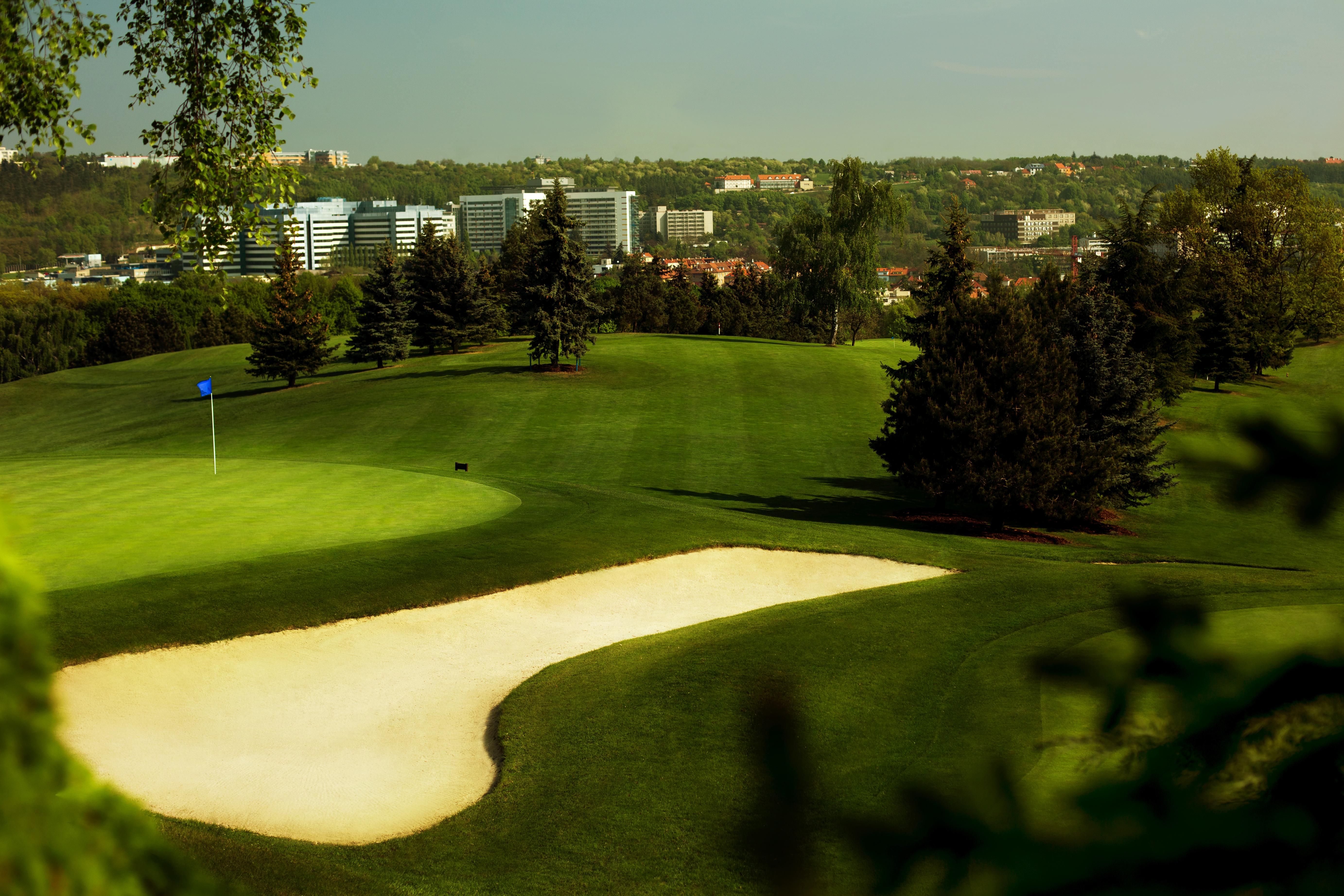 Hotel Golf Прага Екстериор снимка